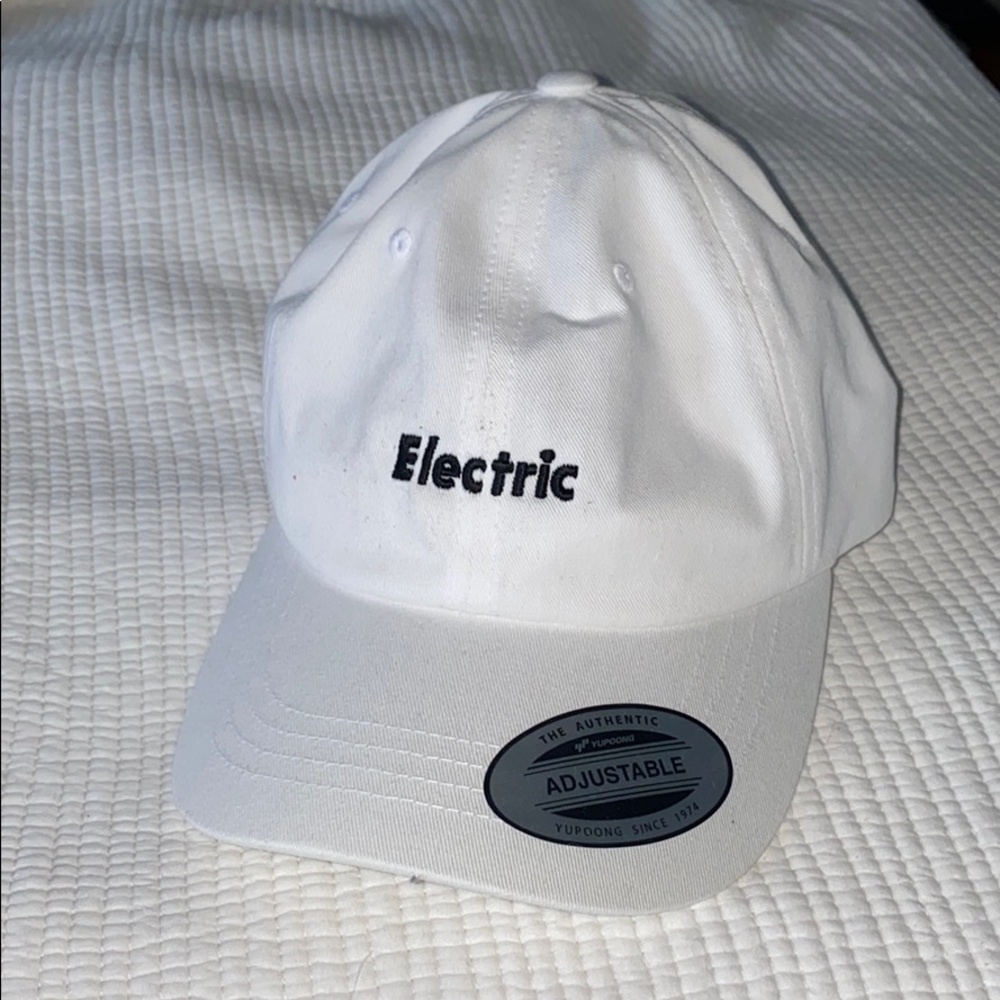 Never worn! “Electric” white hat